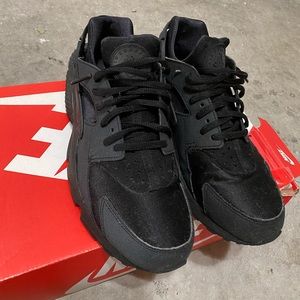 Nike “Huaraches” Sneakers.